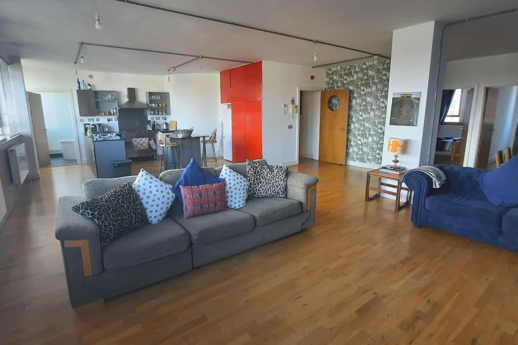 Trendy, Urban Open Plan Apartment Bristol Dış mekan fotoğraf