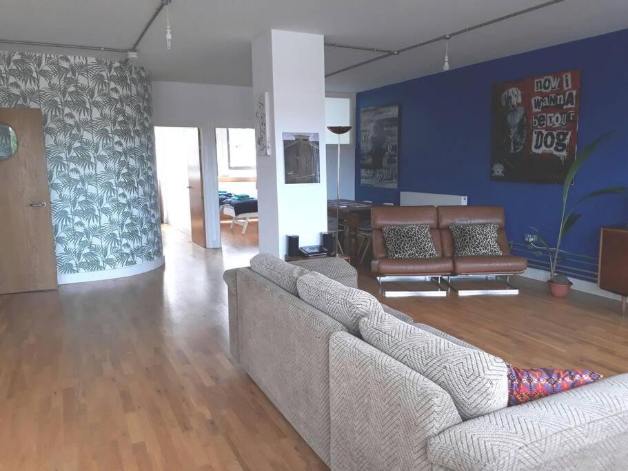 Trendy, Urban Open Plan Apartment Bristol Dış mekan fotoğraf