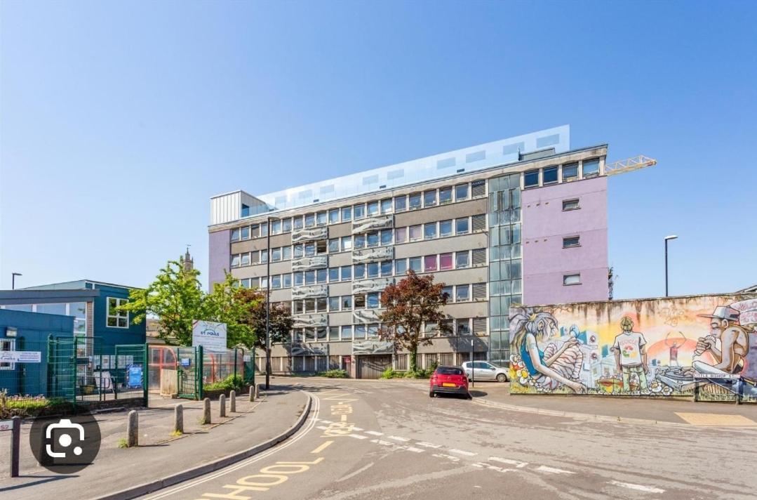 Trendy, Urban Open Plan Apartment Bristol Dış mekan fotoğraf